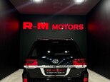 Toyota Land Cruiser-9
