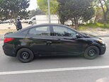 Hyundai Accent-11