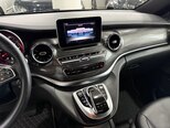 Mercedes V 220-8