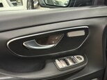 Mercedes V 220-27