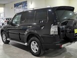 Mitsubishi Pajero-11