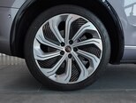 Hongqi E-HS9-9