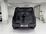 Land Rover Defender-6