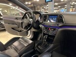 Hyundai Elantra-12