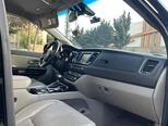 Kia Carnival-12