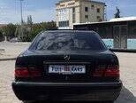 Mercedes E 280-8