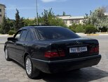 Mercedes E 280-9