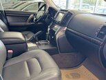 Toyota Land Cruiser-9