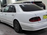 Mercedes E 320-4