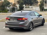 Hyundai Elantra-12