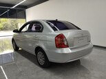 Hyundai Accent-4