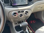Hyundai Accent-12