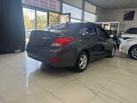 Hyundai Accent-12