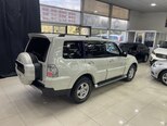Mitsubishi Pajero-11