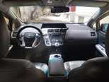 Toyota Prius V-9