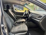 Hyundai Accent-14