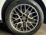 Porsche Macan-19