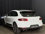 Porsche Macan-5