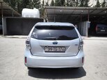 Toyota Prius V-2