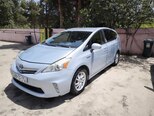 Toyota Prius V-8