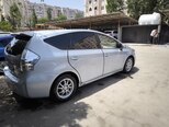 Toyota Prius V-10