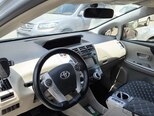 Toyota Prius V-18