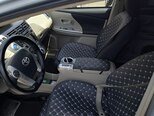 Toyota Prius V-17