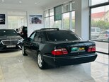 Mercedes E 240-11