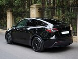 Tesla Model Y-3