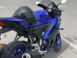 Yamaha R15 V4-4