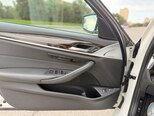 BMW 530e-12