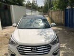 Hyundai Grand Santa Fe-1