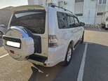 Mitsubishi Pajero-5
