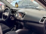 Mitsubishi Outlander-13
