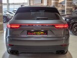 Porsche Cayenne-8