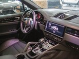 Porsche Cayenne-11