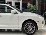 Porsche Cayenne GTS-12