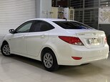 Hyundai Accent-12