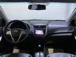 Hyundai Accent-15