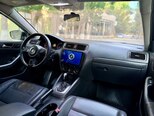 Volkswagen Jetta-13