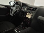 Volkswagen Jetta-12