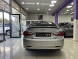 Hyundai Sonata-12