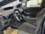 Toyota Prius-12