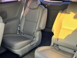 Kia Carnival-13