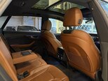 Audi Q8-12