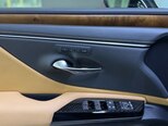 Lexus ES 300h-15