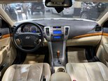Hyundai Sonata-16