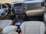 Mitsubishi Pajero-13