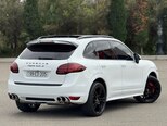 Porsche Cayenne Turbo S-7
