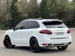 Porsche Cayenne Turbo S-10